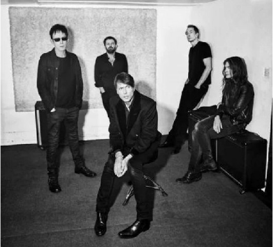 SUEDE lanzó su esperado nuevo single ´´She Still Leads Me On´´ 