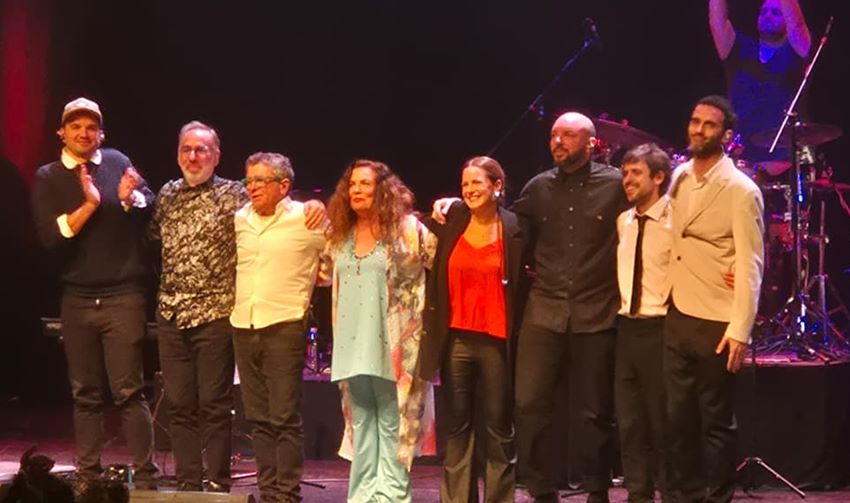 SANDRA MIHANOVICH CELEBRÓ 40 AÑOS DE “SOY LO QUE SOY” CON UNA NOCHE LLENA DE EMOCIÓN