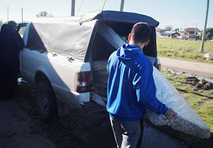 Comenzó el reparto de colchones y frazadas para los afectados por el temporal