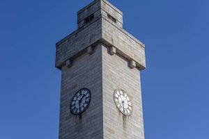 Después de más de una década vuelve a funcionar el reloj de la torre del Palacio Municipal