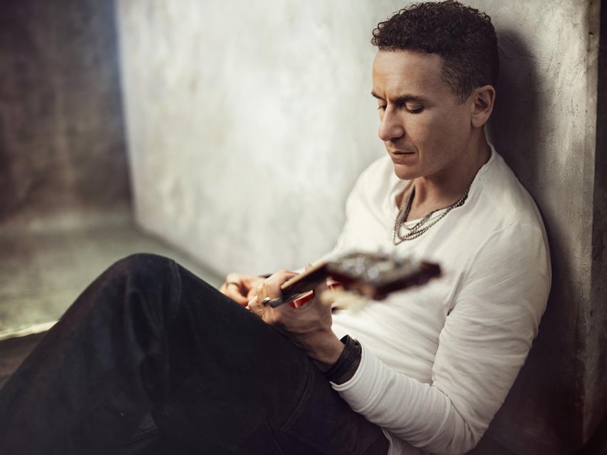 FONSECA PRESENTA SU NUEVO ÁLBUM «ANTES QUE EL TIEMPO SE VAYA»