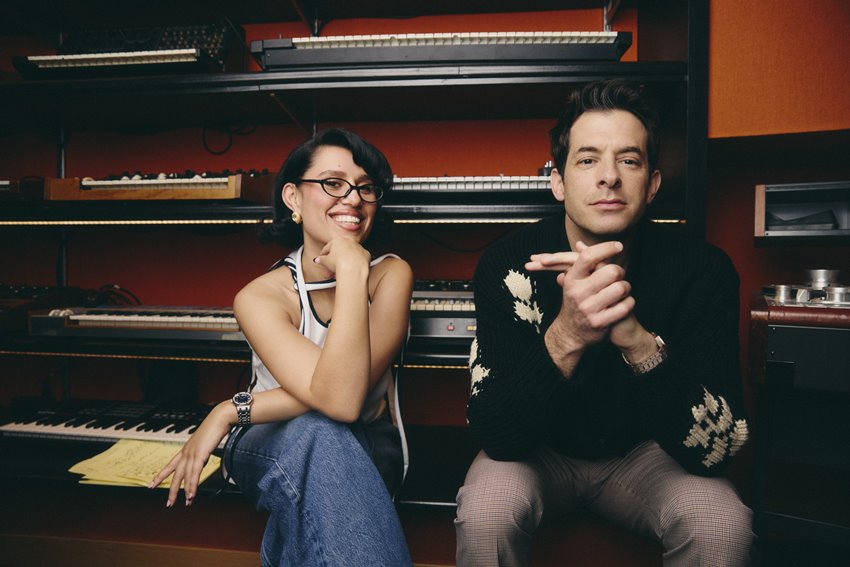 Mark Ronson y RAYE  lanza su nuevo single “Suzanne”
