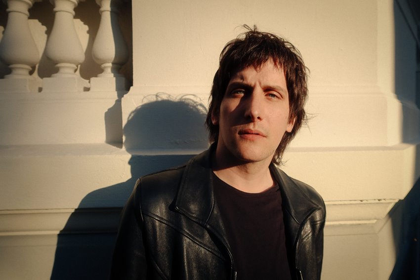 JUAN NAVIA PRESENTA «CONDENA» SU NUEVO SINGLE Y VIDEOCLIP