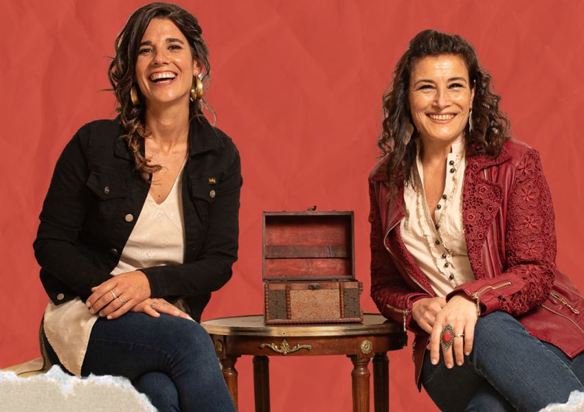 MUJERES ARGENTINAS KARINA LEVINE & FLOR COSENTINO LLEGAN A CALLE CORRIENTES
